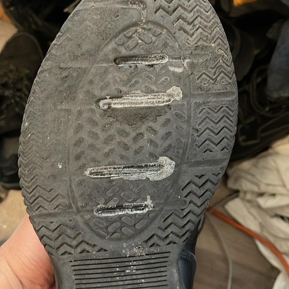 Worn sneakers men’s size 9W - Picture 3 of 4